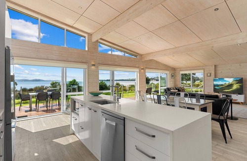 Snells Beach Cottage | Beachfront Escape - Snells Beach Holiday Home
