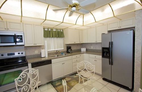 Madeira Beach Condo | Beachfront Escape with Beach, Pool, Hot Tub & Corner Unit. Tickets Included to Top Attractions Daily
