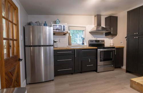 Marmora Cottage | Beachfront escape w/hot tub, games garage, water toys, firepit. Family Friendly