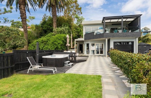 Bayswater House | Beachfront Executive Home in Bayswater| by Furnished Rentals