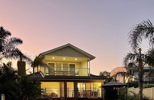 Long Beach House | Beachfront five bedroom home with pool and ocean views