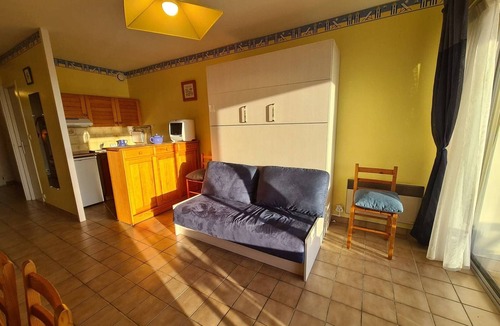Saint-Jean-de-Monts Apartment | Beachfront Studio/Cabin, Sleeps 4, Terrace, Veranda, Pets Allowed, Near Golf, Saint-Jean-de-Monts