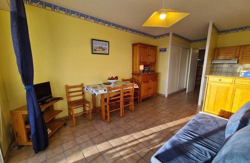 Saint-Jean-de-Monts Apartment | Beachfront Studio/Cabin, Sleeps 4, Terrace, Veranda, Pets Allowed, Near Golf, Saint-Jean-de-Monts