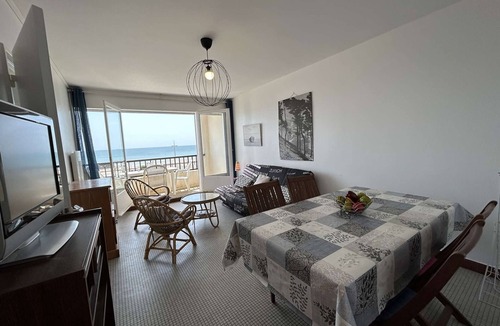 Saint-Jean-de-Monts Apartment | Beachfront 2-Bed Apt with Ocean View, Close to Amenities, Sleeps 6