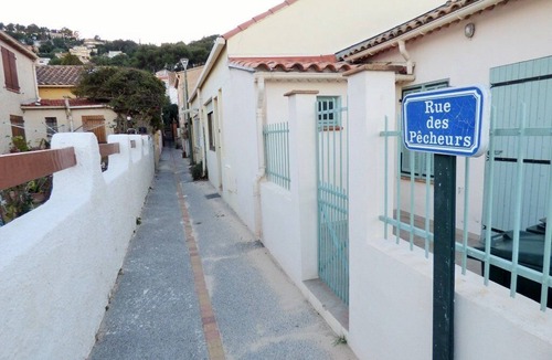 Saint-Mandrier-sur-Mer House | Beachfront, Comfortable, AIR CONDITIONER