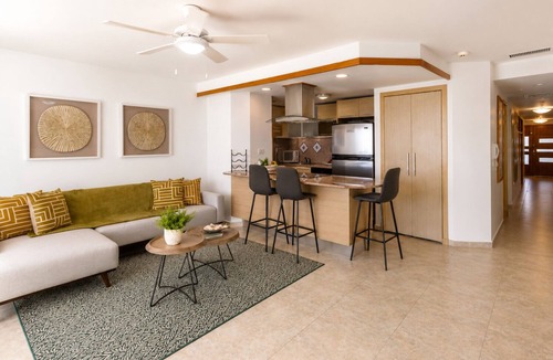 Villas Del Mar Apartment | Beachfront| Full Kitchen| FastWifi | Infinity Pool