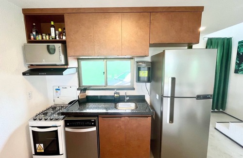 Barro Preto House | Beachfront fully-equipped 2-bedroom house near Beach Park with AC, WiFi.