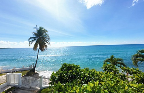 Bajo House | BEACHFRONT Gated "Beach Bliss" House, Directly On The Beach