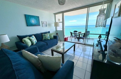 Isla Verde Condo | Beachfront Gem * Walk 2 Eat *W/D