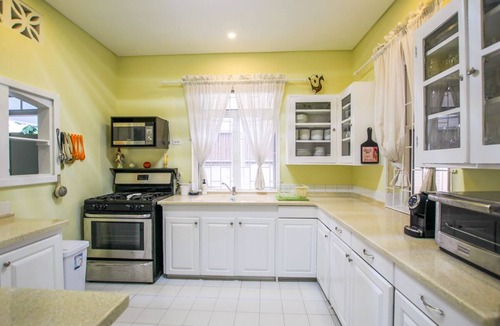 Lower Carlton House | Beachfront Getaway on Perfect Beach - Chateau Monique (3 bed)