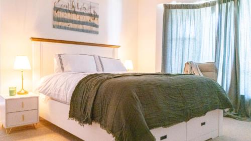 Encounter Bay House | Beachfront Getaway Pet-Friendly & Near Boat Ramp - Koala Stay