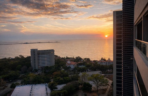 Papare Apartment | Beachfront getaway : Swimming pools & beach