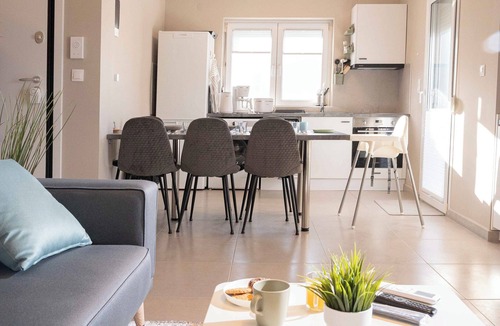 Neoi Epivates Apartment | Beachfront getaway near Thessaloniki - 8 min. to the airport Family-friendly!
