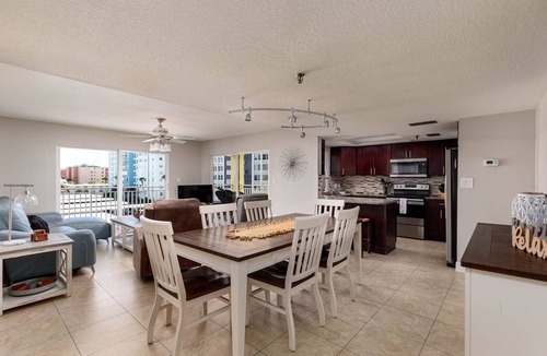 Redington Shores Apartment | Beachfront, Great Views, Heated Pool, King Bed, Balcony - 301