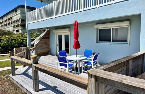 Crescent Beach Condo | Beachfront ground floor condo with deck and heated pool
