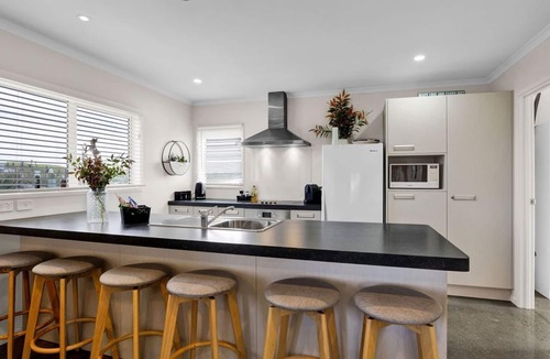 Waverley House | Beachfront Heaven at Waipipi Beach