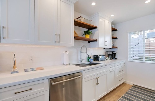 East Mesa Condo | Beachfront Hideaway in Santa Barbara - 2 bedrooms, pool, spa, across from beach, gorgeous!