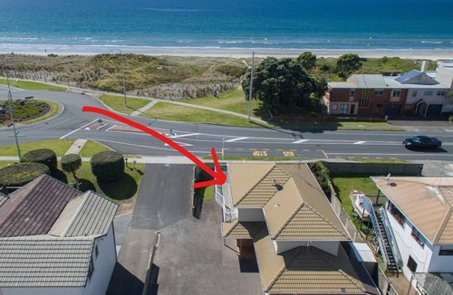 Omanu House | Beachfront Holiday Haven