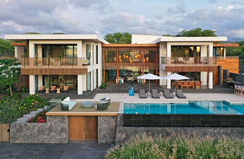 Puako House | BEACHFRONT HOME 2 acres, Pool, Tennis, Volleyball. Like your own private resort!