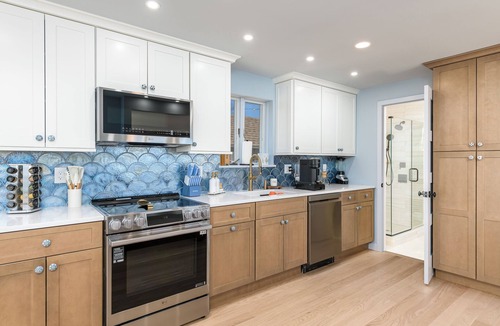 Clinton House | Beachfront home. Enjoyable the Blue Mermaid 3-bedroom house with AC in welc.
