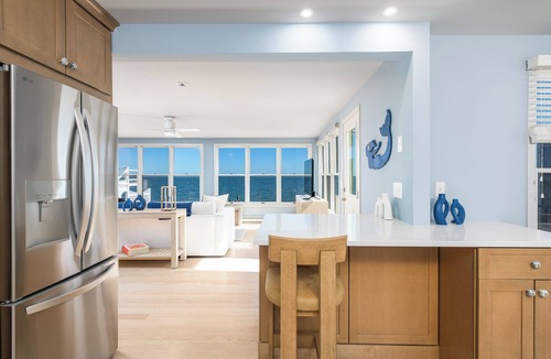 Clinton House | Beachfront home. Enjoyable the Blue Mermaid 3-bedroom house with AC in welc.