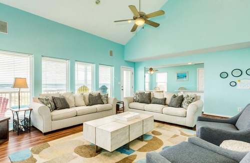 Miramar House | Beachfront Home w Great Views & Private Walkover - Dog Friendly