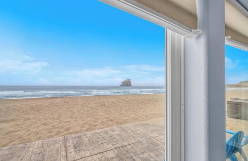 Kiwanda Shores House | Beachfront Home with a Deck on the Beach! Pet Friendly Home, Gated Community.