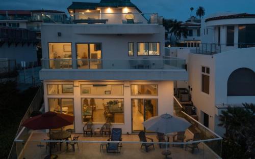 Beach Barber Tract House | Beachfront Home with 3 Large Decks, Walk to shops