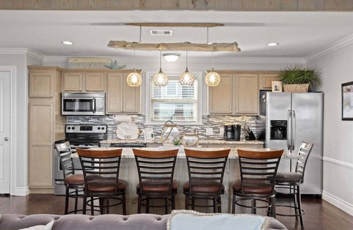 Crystal Beach House | Beachfront | Hot Tub | Pet Friendly | Sleeps 12