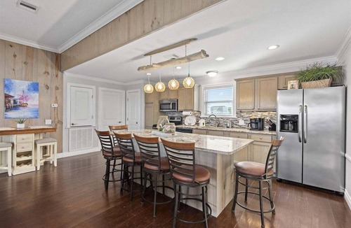 Crystal Beach House | Beachfront | Hot Tub | Pet Friendly | Sleeps 12