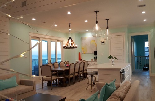 Stavanger Beach House | BEACHFRONT! HOT TUB! CUSTOM HOME, EV: A Paradise on Earth