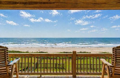 Port Bolivar Villa | Beachfront - Hot Tub - Putt Putt - Fire Pit - Pet Friendly