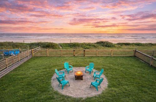 Port Bolivar Villa | Beachfront - Hot Tub - Putt Putt - Fire Pit - Pet Friendly