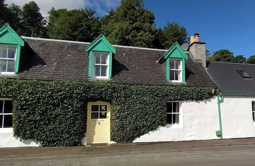 Plockton House | BEACHFRONT HOUSE IN PLOCKTON; 3 Beds; Long Stay, 50% Discount; near Isle of Skye