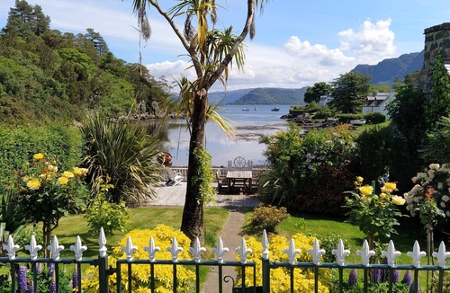 Plockton House | BEACHFRONT HOUSE IN PLOCKTON; 3 Beds; Long Stay, 50% Discount; near Isle of Skye
