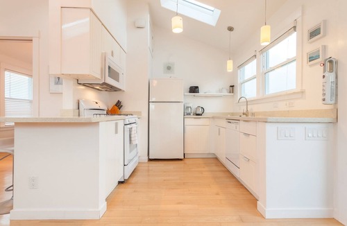 Sharp Park House | Beachfront House near SF w/Parking (5)