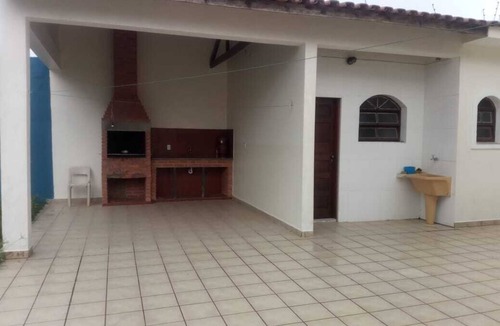 Peruibe Cottage | Beachfront house, offering leisure and convenience.