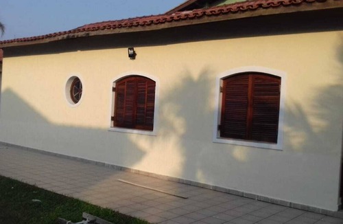 Peruibe Cottage | Beachfront house, offering leisure and convenience.