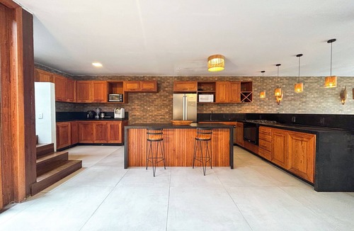 Barra Grande House | Beachfront house with 8 suites, adult and children's pool, and barbecue area.