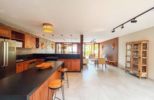 Barra Grande House | Beachfront house with 8 suites, adult and children's pool, and barbecue area.