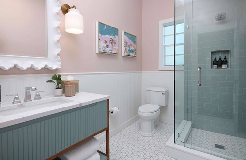 Uptown - Upper Duval Hotel | Beachfront Key West + Free Breakfast, Pool & Spa