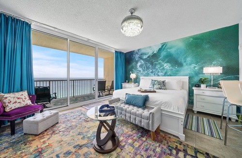 Long Beach Condo | Beachfront King Suite/Big Balcony!