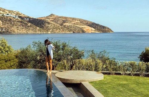 Agios Nikolaos Town Villa | Beachfront Linum Escape Retreat