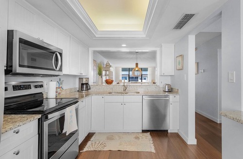 Sanibel Condo | Beachfront Loggerhead Cay 264 —Sunrise & Gulf Water Views, heated Pool, Pickleball & Tennis, Bikes + Beach Gear.