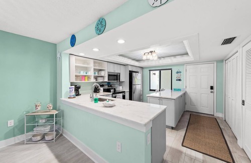 Sanibel Condo | Beachfront Loggerhead Cay 472—Sunset Views, heated Pool, Pickleball & Tennis Courts, 2 Bikes + Beach Gear. Weekly Stays