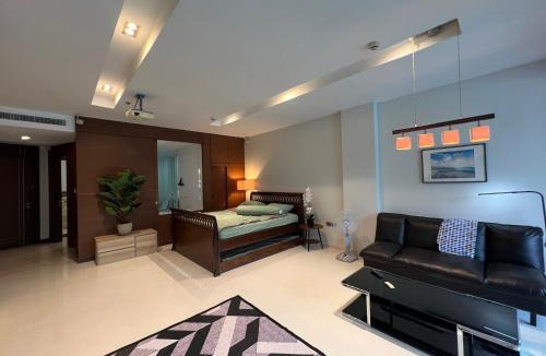 North Pattaya Apartment | Beachfront Luxe with Pool Access and Terrace