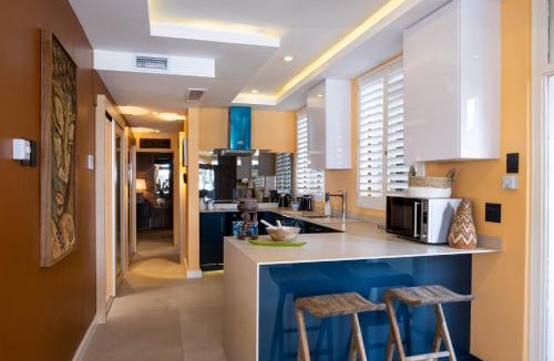 Shaka's Rock Apartment | Beachfront Luxury - 2 Chaka's Place