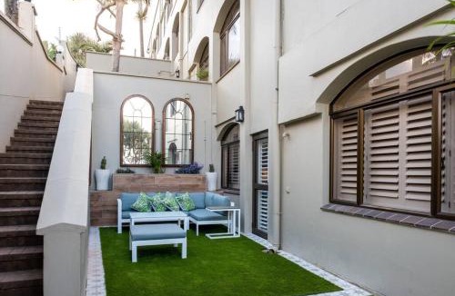 Shaka's Rock Apartment | Beachfront Luxury - 2 Chaka's Place