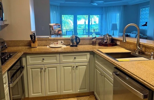 Nazareth Condo | BEACHFRONT LUXURY at the Ritz! NEWLY RENOVATED - MOST DATES Available!