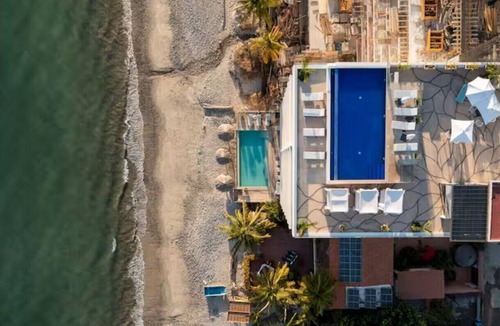 Bucerias Apartment | Beachfront Luxury Penthouse in Mar Azul in Bucerias | Sleeps 8 | 4BR/3BA 🌊 Stay in style at this brand-new beachfront penthouse in Bucerías! Featuring 4 bedrooms, 3 full baths, and 9 beds, it comfortably sleeps up to 8 guests. Enjoy high ceil